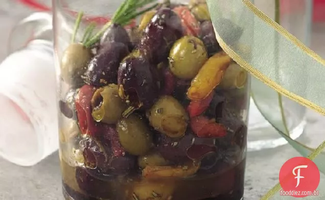 Azeitonas cítricas marinadas com pimentos torrados