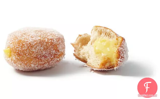 Sufganiyot (donuts Hanukkah) com coalhada de gengibre e limão