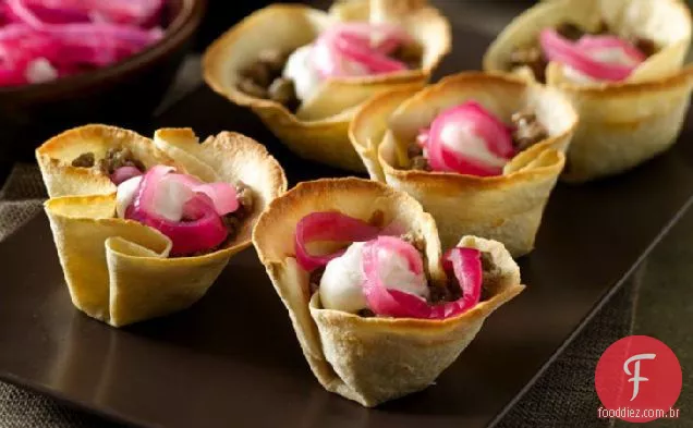 Carne e tomate assado Mini Tortilla Cups