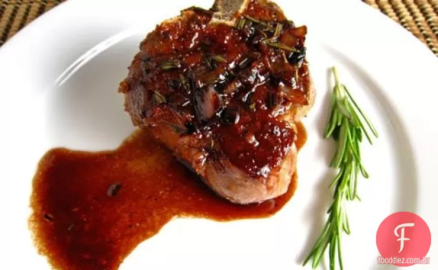 Costeletas De Cordeiro Com Molho De Romã E Vinho Tinto