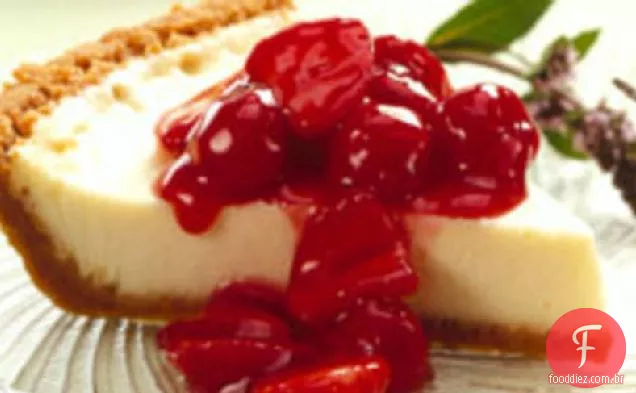 Cheesecake de baunilha com cobertura de cereja