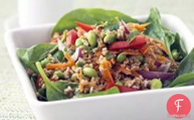 Salada tailandesa saudável com molho de amendoim