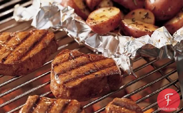 Lombo de carne vitrificada com batatas novas Herbed