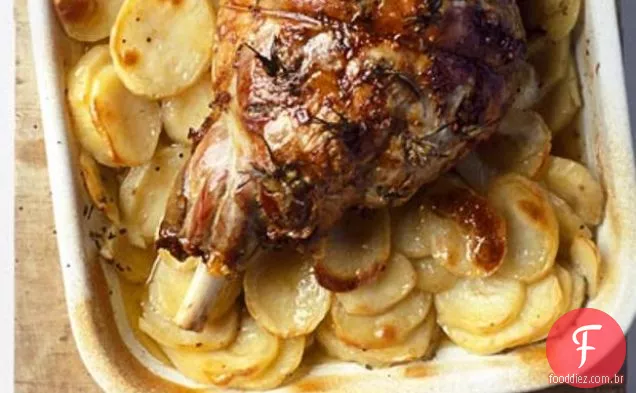Perna De Cordeiro Cozida Com Batatas