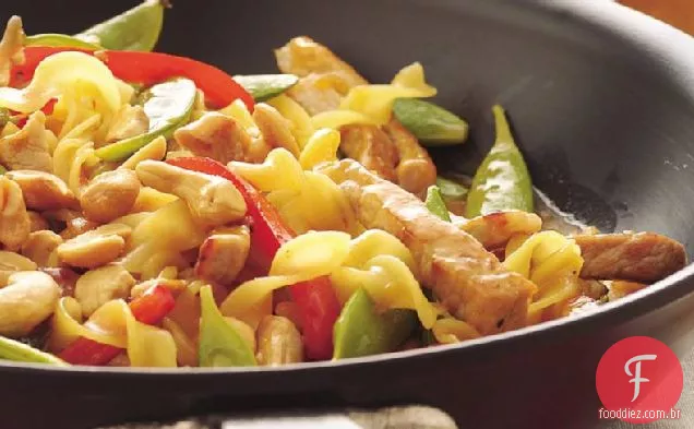 Macarrão agridoce e carne de porco