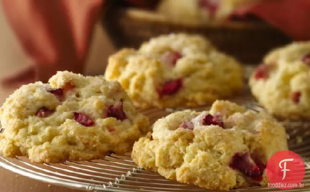 Morangos sem glúten e creme Scones