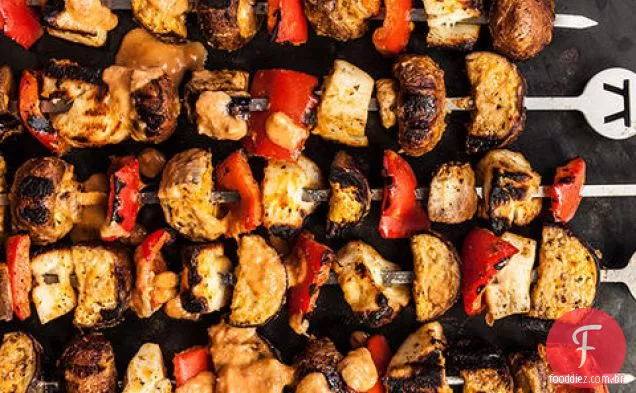 Halloumi grelhado e Kebabs vegetais