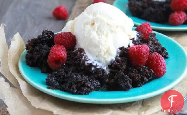 Bolo De Pudim De Chocolate Pegajoso Com Fogão Lento