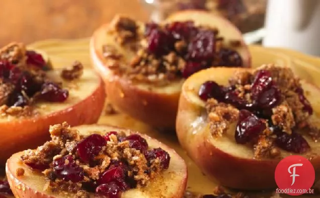 Maçãs assadas no microondas com Granola