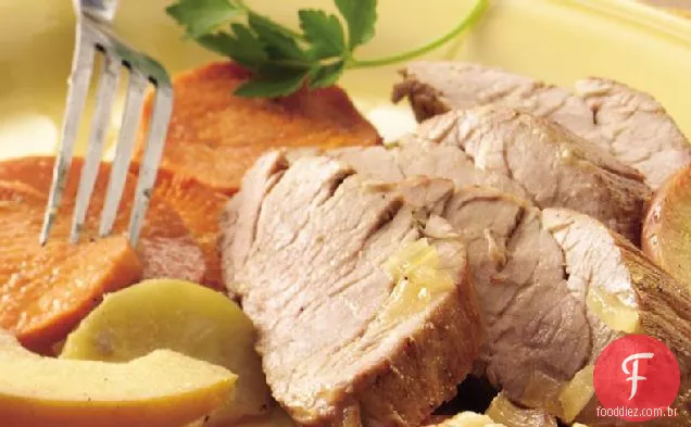 Porco assado com maçãs e batatas doces