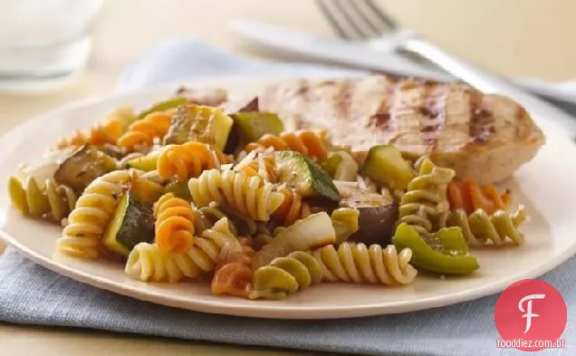 Salada De Macarrão Vegetal Grelhado Com Ervas