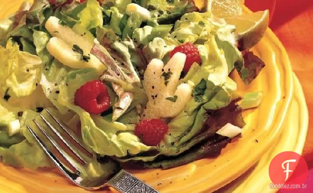 Salada de verduras mistas com vinagrete de mel e limão