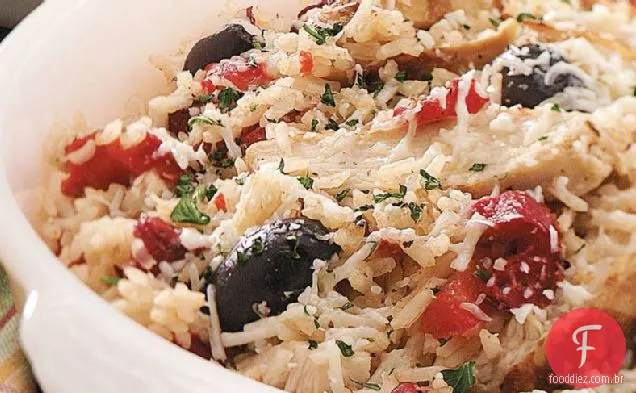 Caçarola de frango e arroz com pimentão vermelho assado