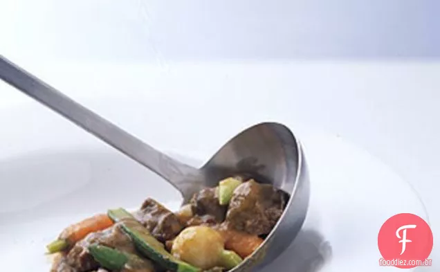 Ensopado de cordeiro com legumes da Primavera
