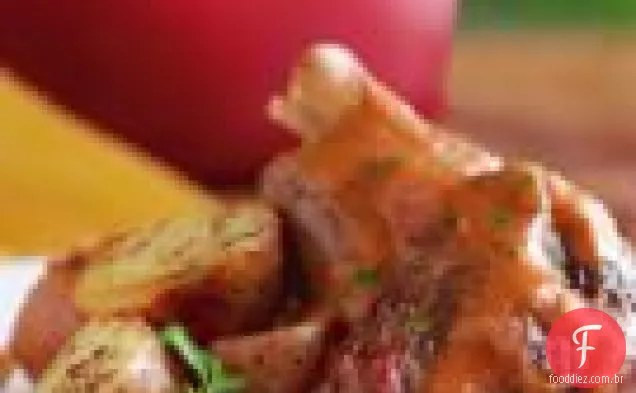Pernas de cordeiro assadas com batatas assadas