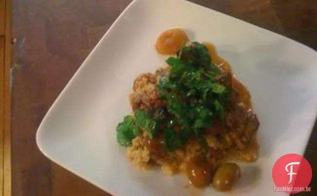 Ensopado de cordeiro picante com Tâmara, hortelã e salsa Gremolata
