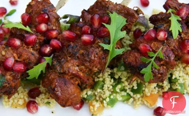 Kebabs De Cordeiro Grelhados De Romã E Coentro