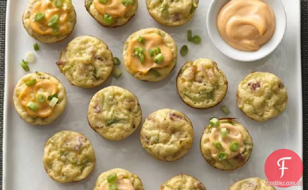 Broccoli Cheesy Puffs com maionese Sriracha