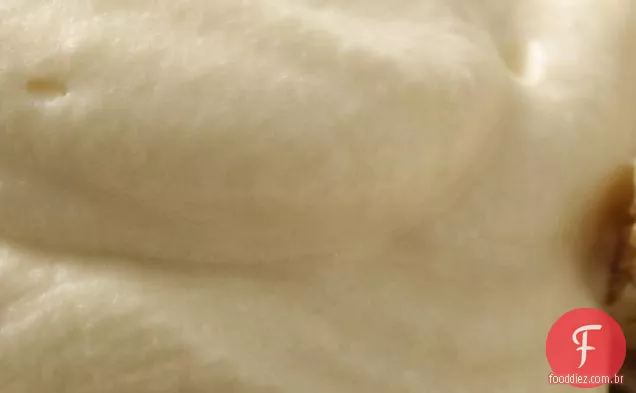 Maçã cardamomo crocante com creme de caramelo