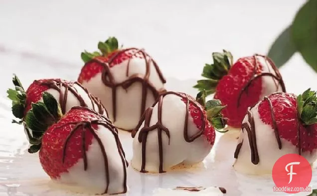 Morangos Brancos Mergulhados Em Chocolate