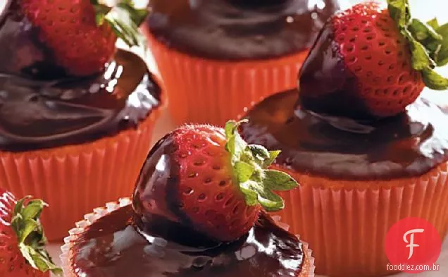 Chocolate Coberto Berry Cupcakes