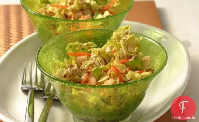 Salada de repolho chinês com molho de gergelim