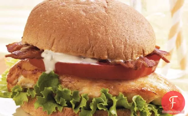 Sanduíches de frango BLT