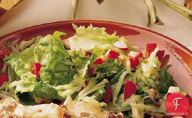 Salada com molho de maçã