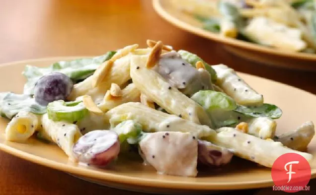 Salada de macarrão de frango com molho cremoso de limão