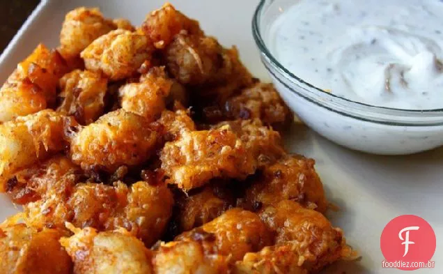 Pepitas de batata de Bacon com molho de molho de Rancho