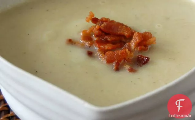 Sopa de couve-flor e alho-poró com Bacon crocante