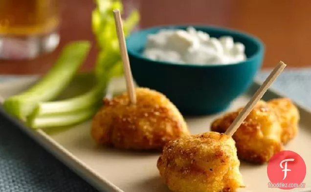 Frango de búfalo morde com molho de molho de queijo azul