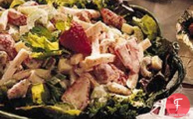 Salada de Peru defumada com morangos