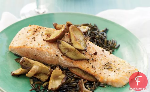 Salmão com Shiitake e molho de Vinho Tinto