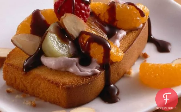 Bolo De libra com frutas e nozes