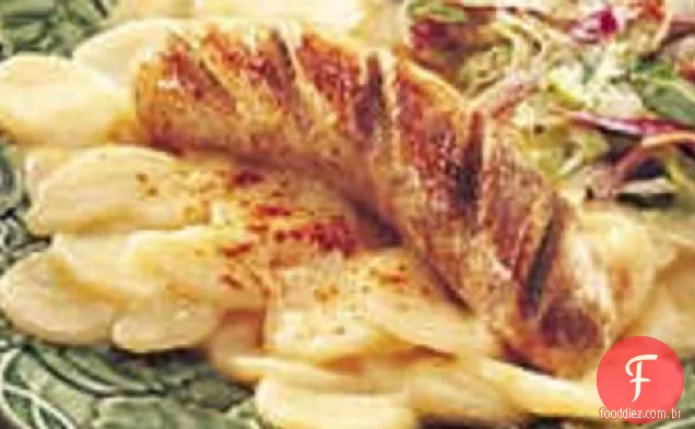 Salada de batata alemã com Bratwurst