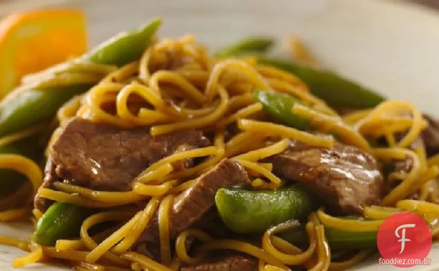 Carne teriyaki laranja com macarrão