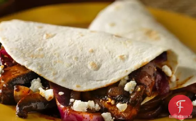 Tacos vegetarianos de cogumelos e cebola