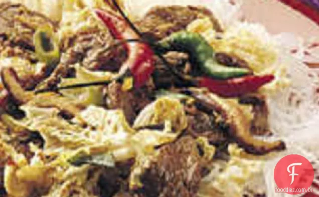 Carne de Sichuan com macarrão de arroz