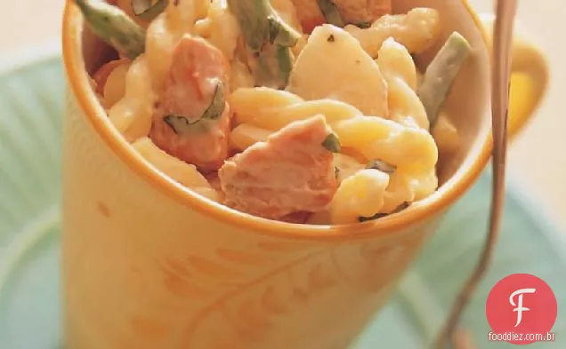 Salmão cremoso com Gemelli e vegetais