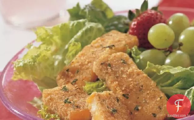 Verduras misturadas com queijo frito