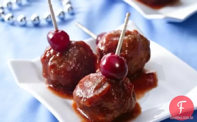 Almôndegas De Aperitivo Com Vidro De Cranberry
