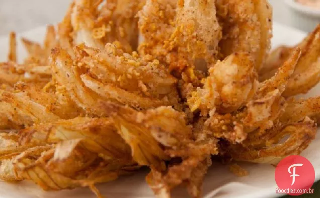 Cebola sem glúten Chex® Blooming com Bacon Chipotle Dip