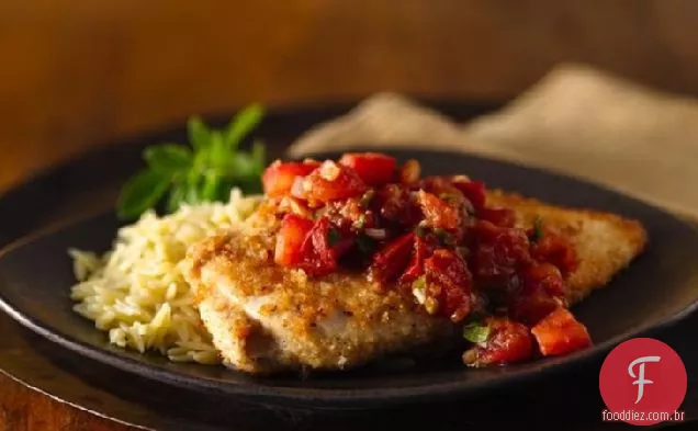 Frango à milanesa com tomate