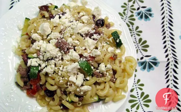 Macarrão Grego Com Cordeiro, Abobrinha E Queijo Feta