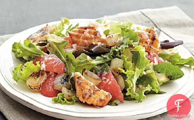 Salmão grelhado e salada de toranja