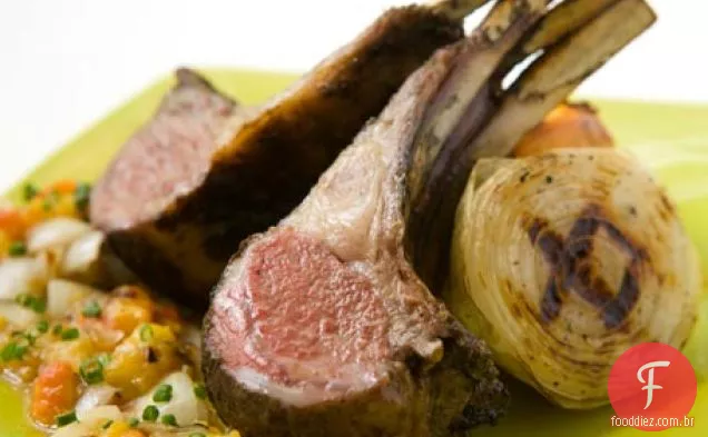 Bifes De Cordeiro Grelhados Com Receita De Legumes Refogados