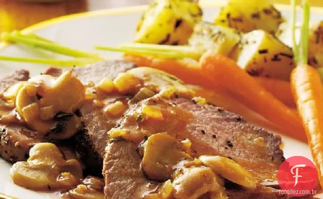 Filé Mignon salpicado com molho de cogumelos