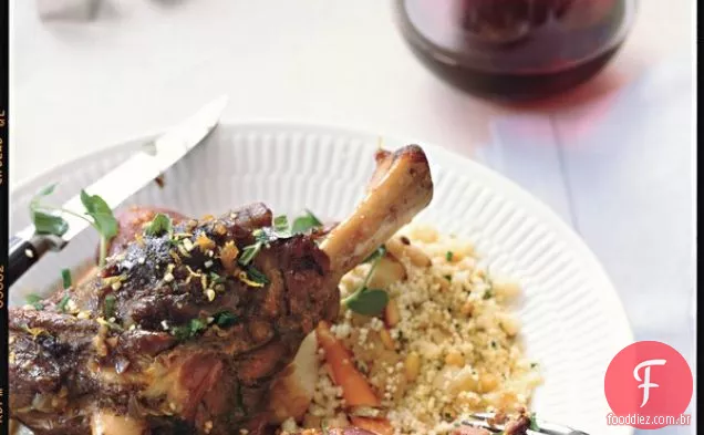 Shanks de cordeiro refogado com vegetais de primavera e Gremolata de Primavera