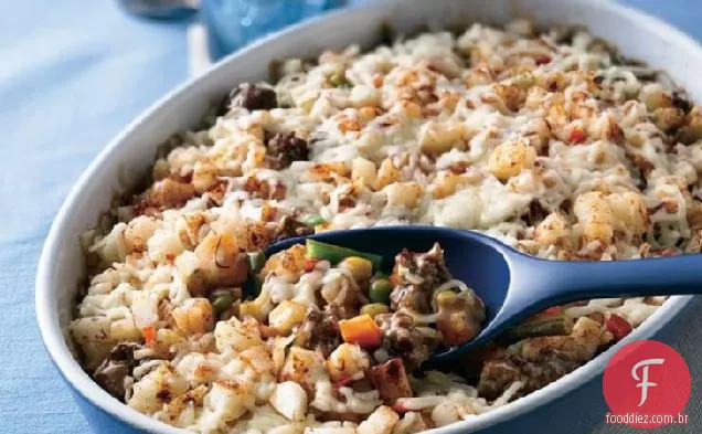 Caçarola de carne e batata em camadas